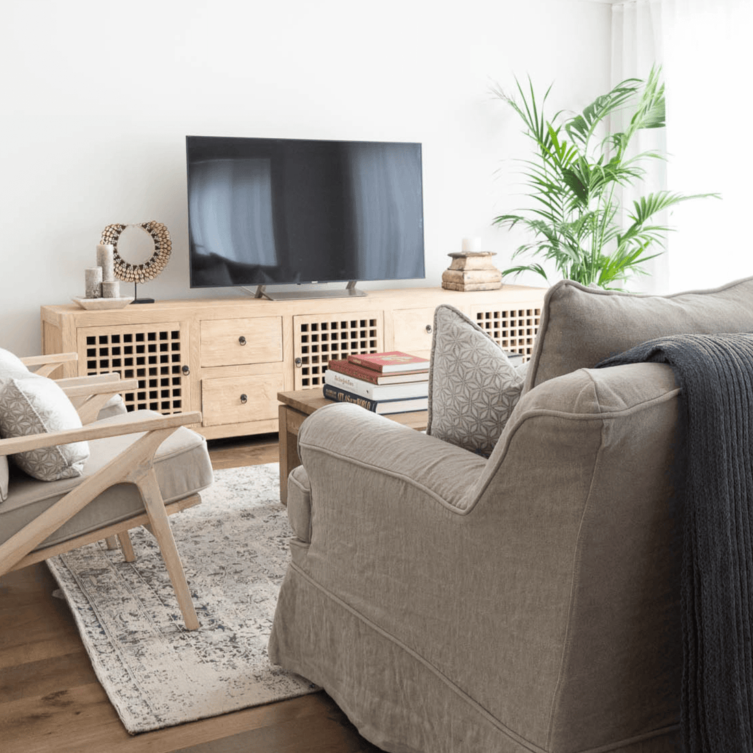 Elm Media Unit L1800mm - Lattice Doors